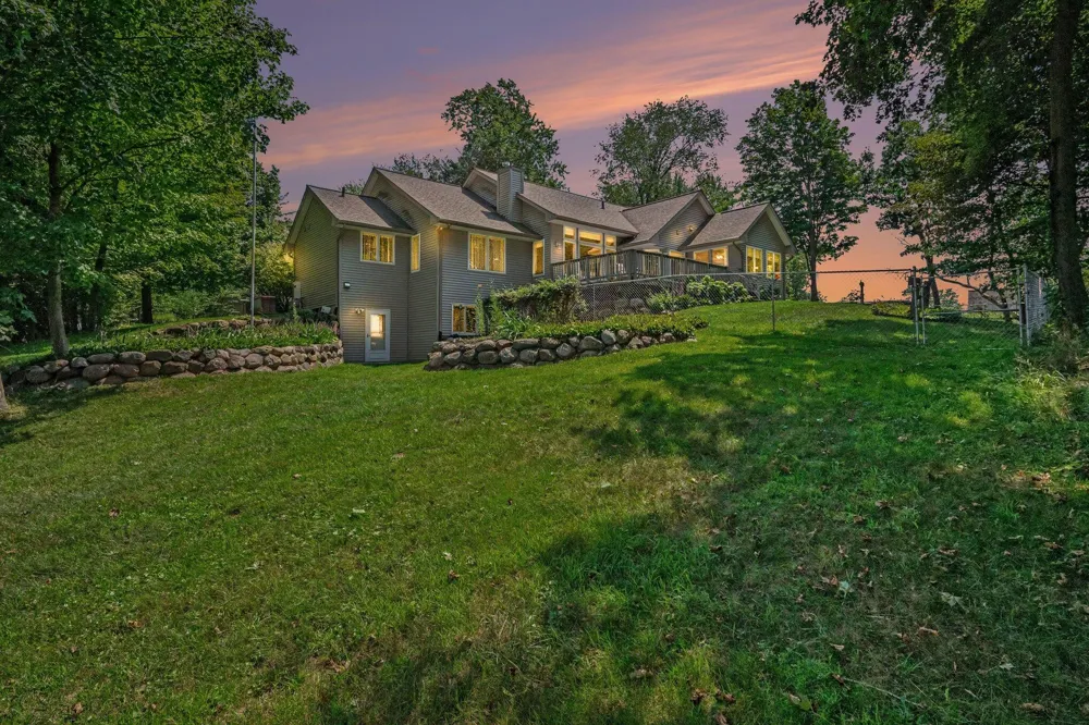 51408 Summit Street Paw Paw, MI 49079