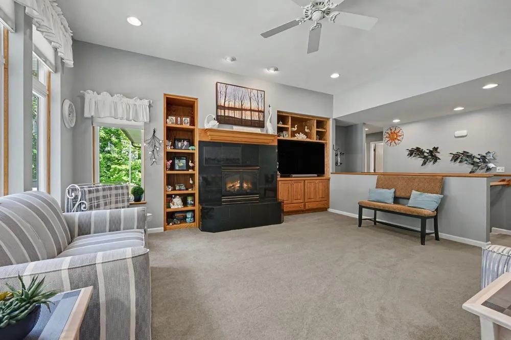51408 Summit Street Paw Paw, MI 49079