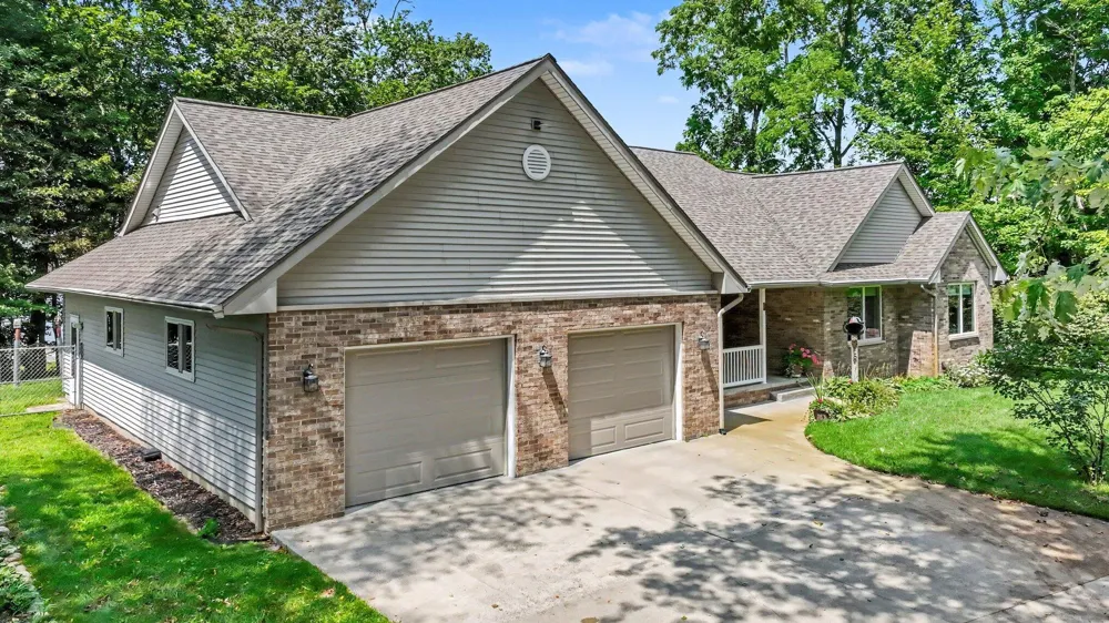 51408 Summit Street Paw Paw, MI 49079