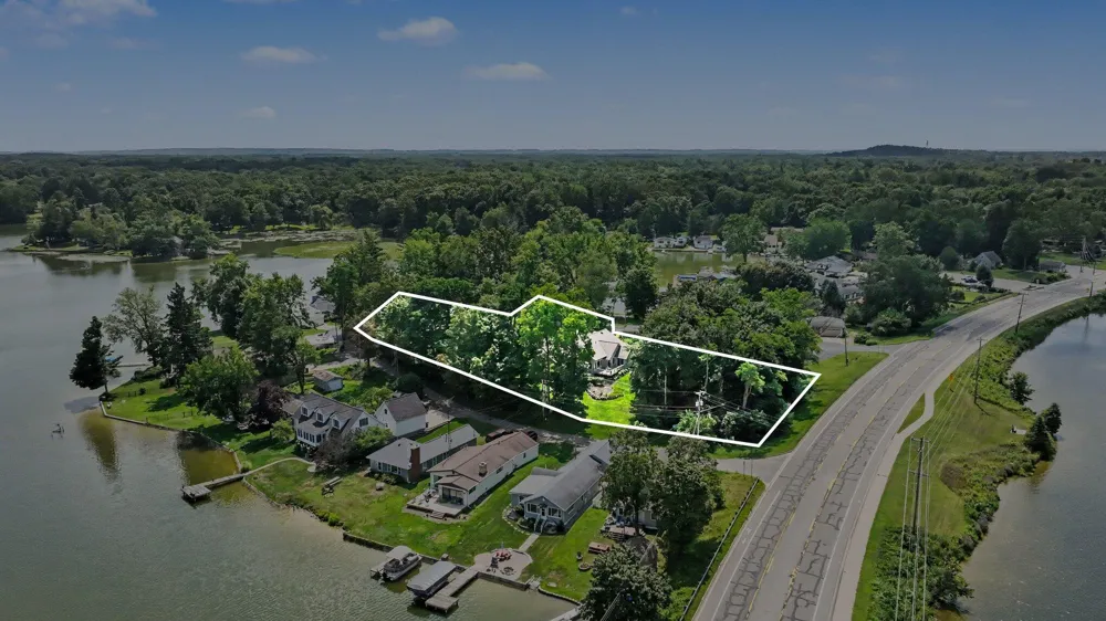 51408 Summit Street Paw Paw, MI 49079