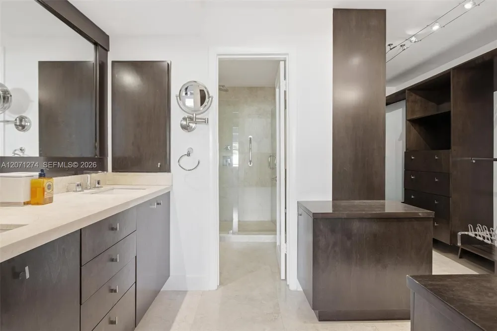 613 Ocean Dr #5D Key Biscayne, FL 33149