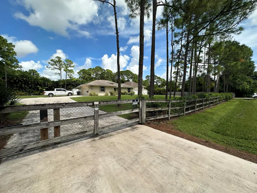 16193 72nd Road Loxahatchee, FL 33470