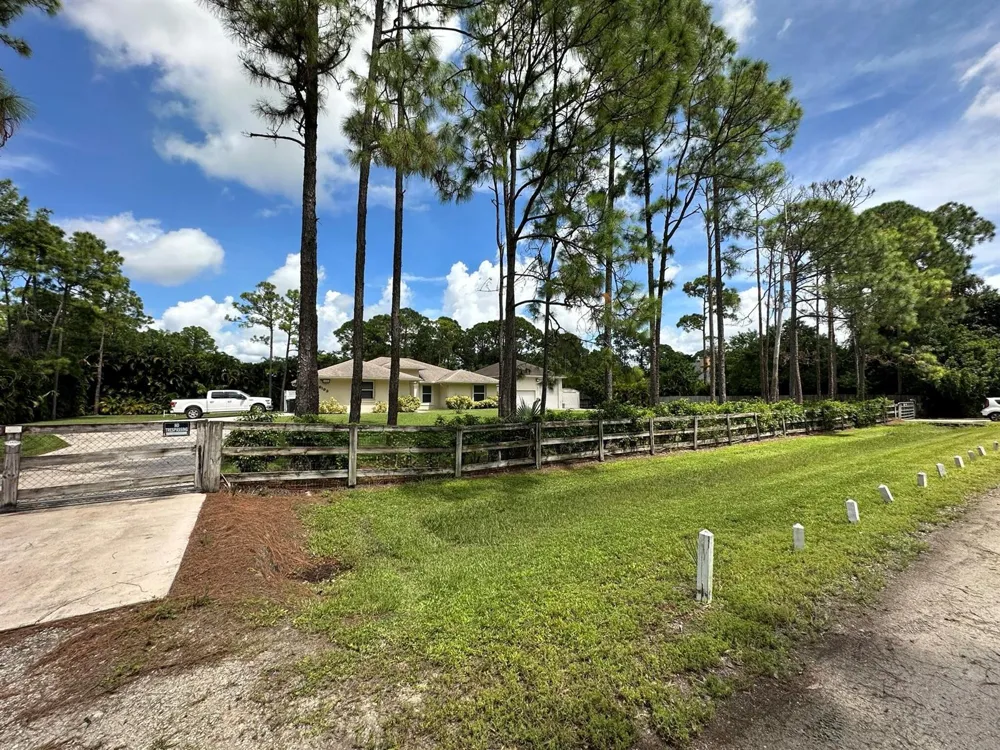 16193 72nd Road Loxahatchee, FL 33470