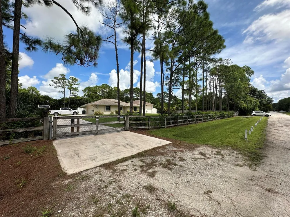 16193 72nd Road Loxahatchee, FL 33470