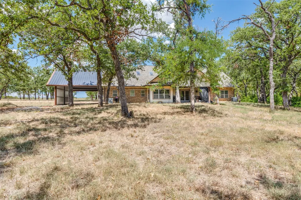 2865 J E Woody Road Springtown, TX 76082