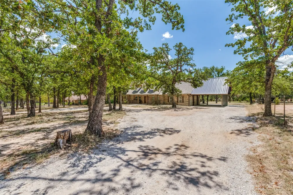 2865 J E Woody Road Springtown, TX 76082
