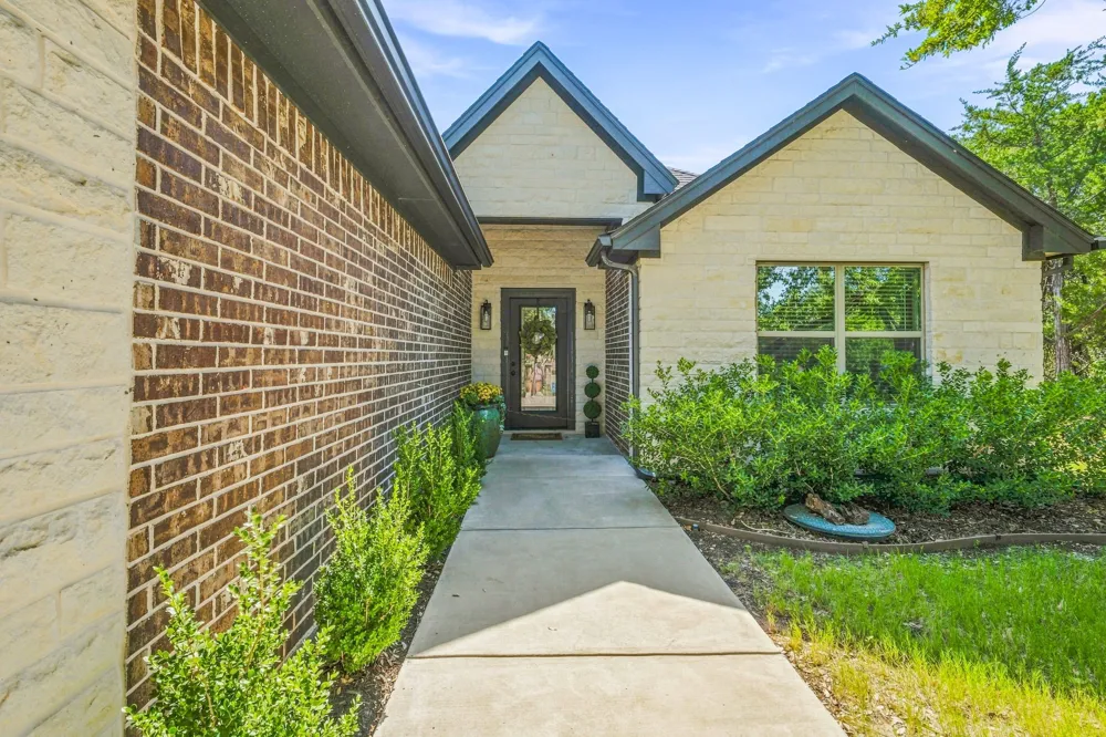 5004 Moss Rock Trail Granbury, TX 76048