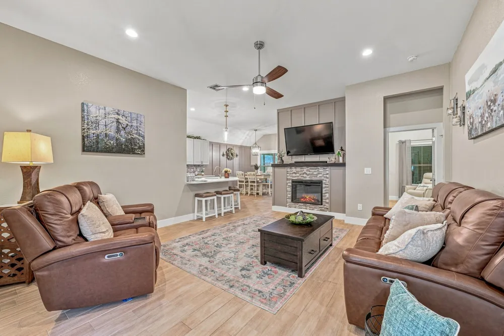 5004 Moss Rock Trail Granbury, TX 76048