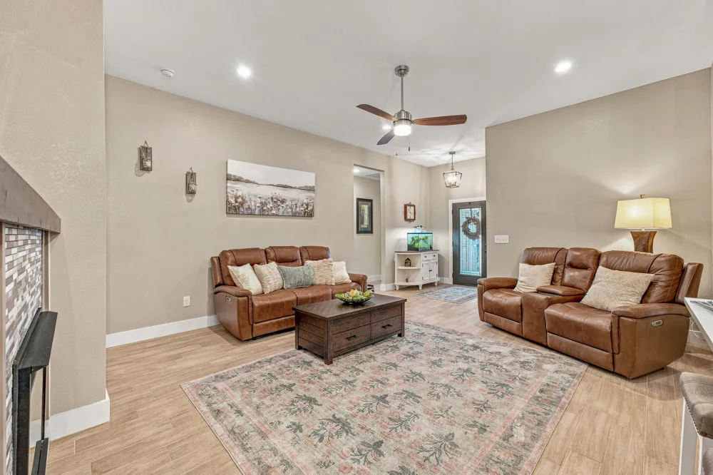 5004 Moss Rock Trail Granbury, TX 76048