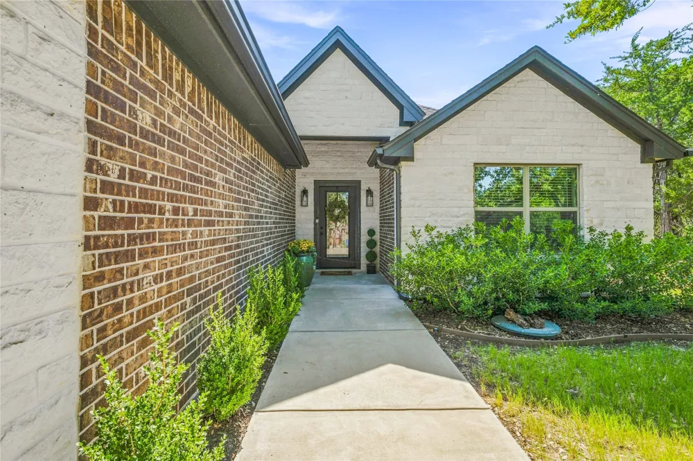5004 Moss Rock Trail Granbury, TX 76048