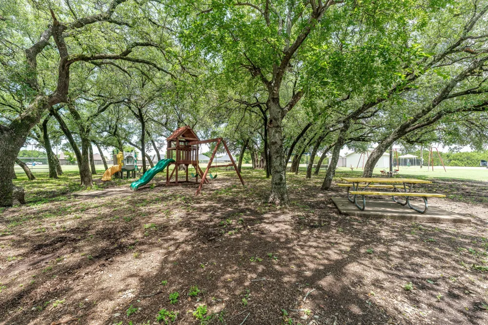 5004 Moss Rock Trail Granbury, TX 76048