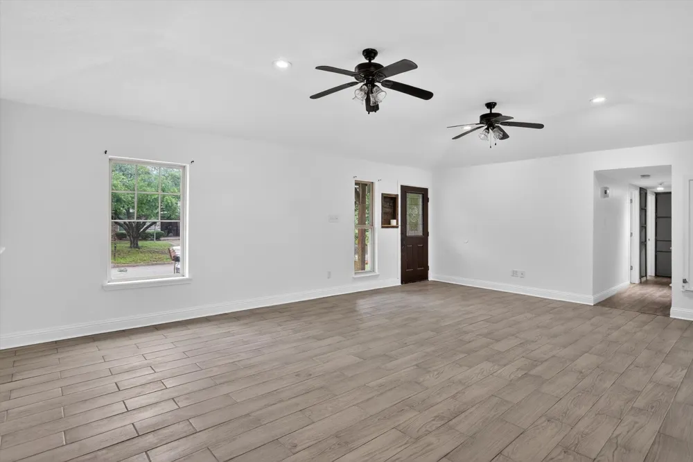 516 Post Oak Lane Burleson, TX 76028