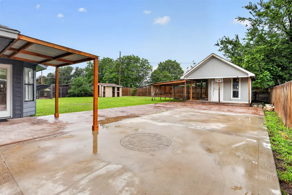 516 Post Oak Lane Burleson, TX 76028