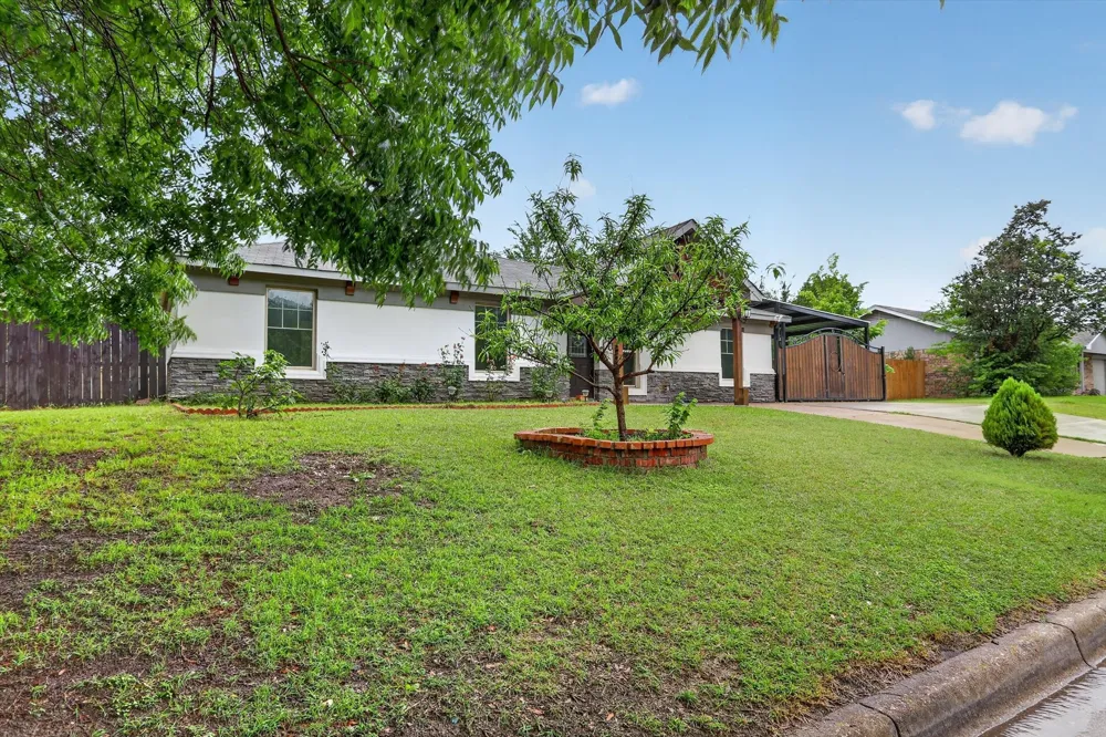 516 Post Oak Lane Burleson, TX 76028
