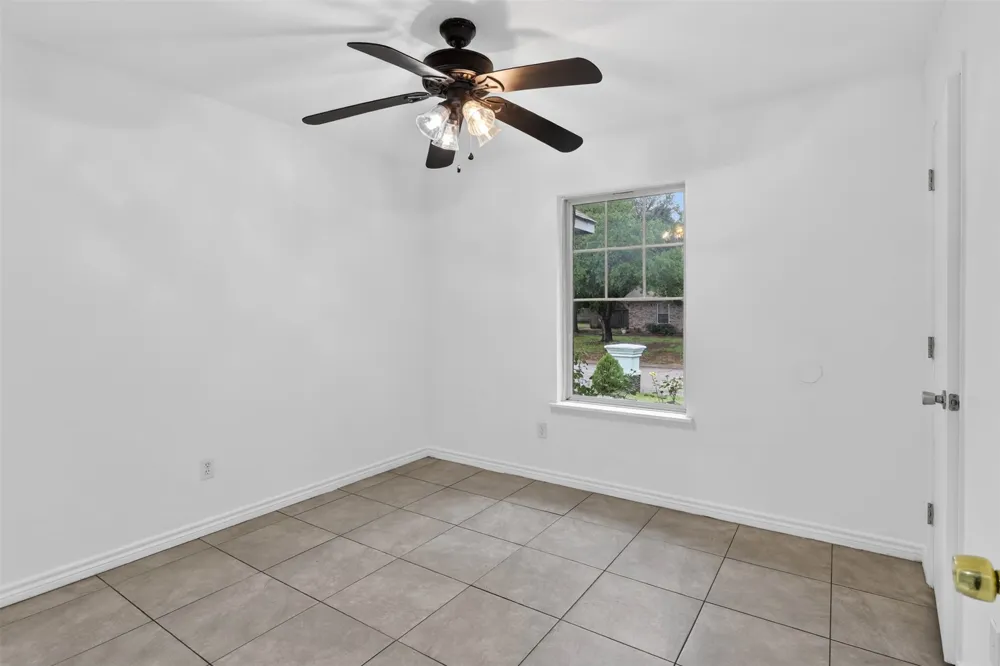 516 Post Oak Lane Burleson, TX 76028