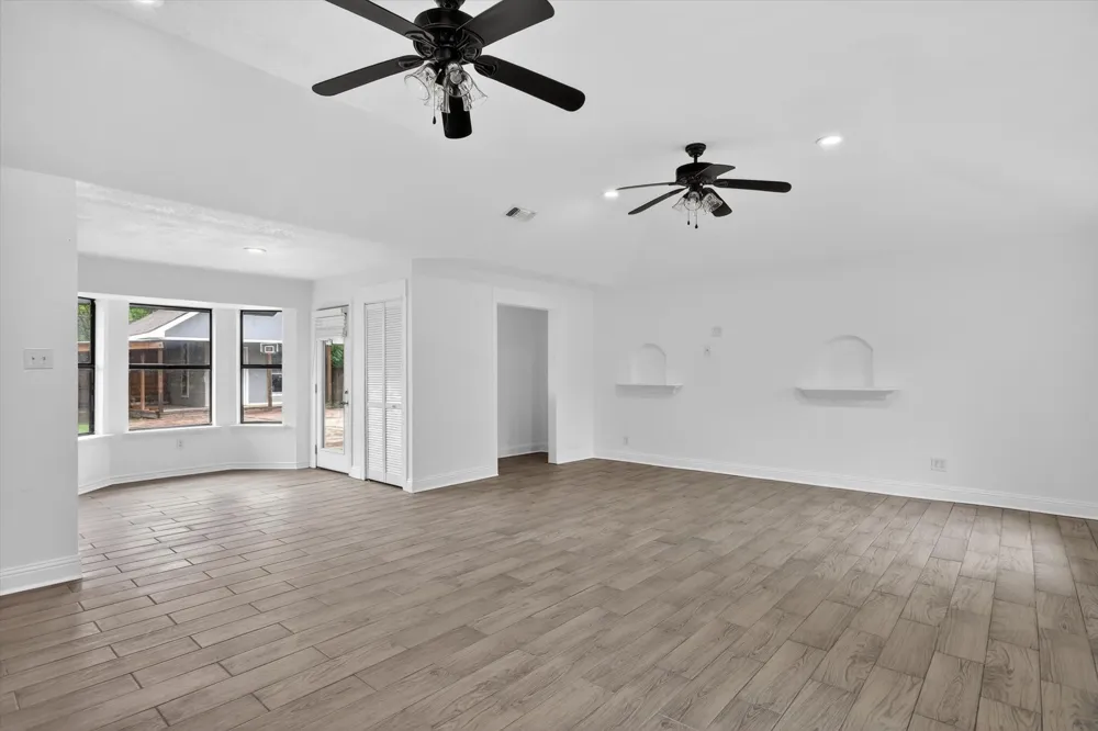 516 Post Oak Lane Burleson, TX 76028