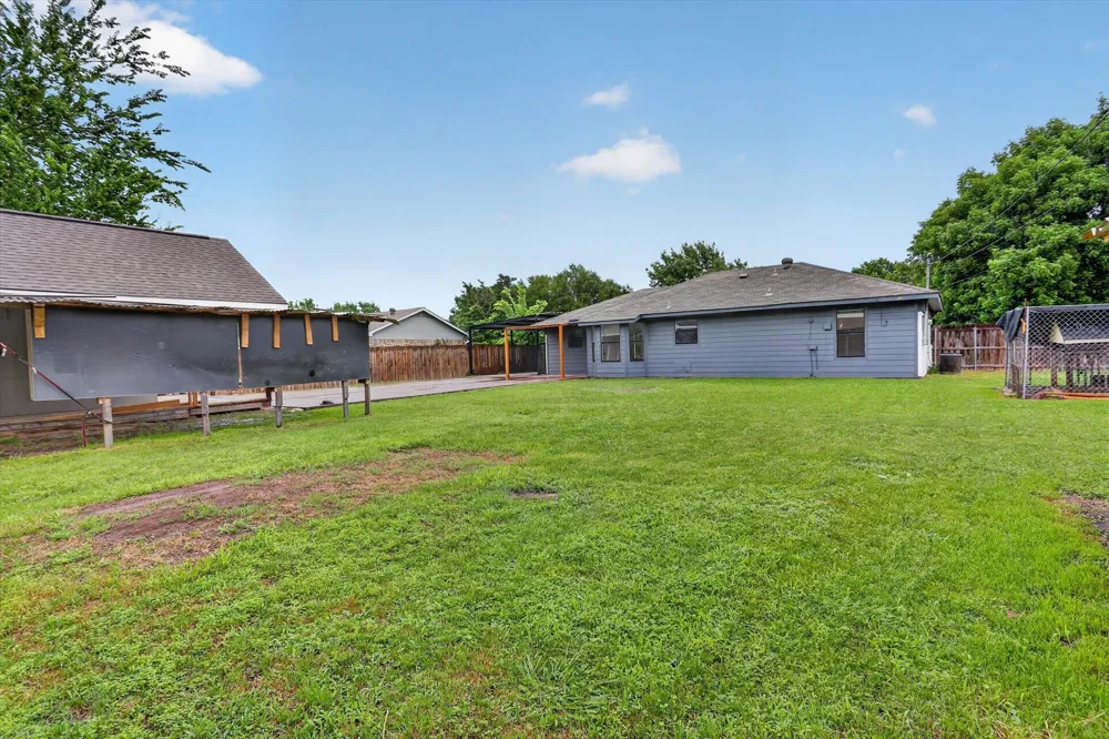 516 Post Oak Lane Burleson, TX 76028