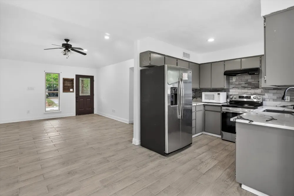 516 Post Oak Lane Burleson, TX 76028