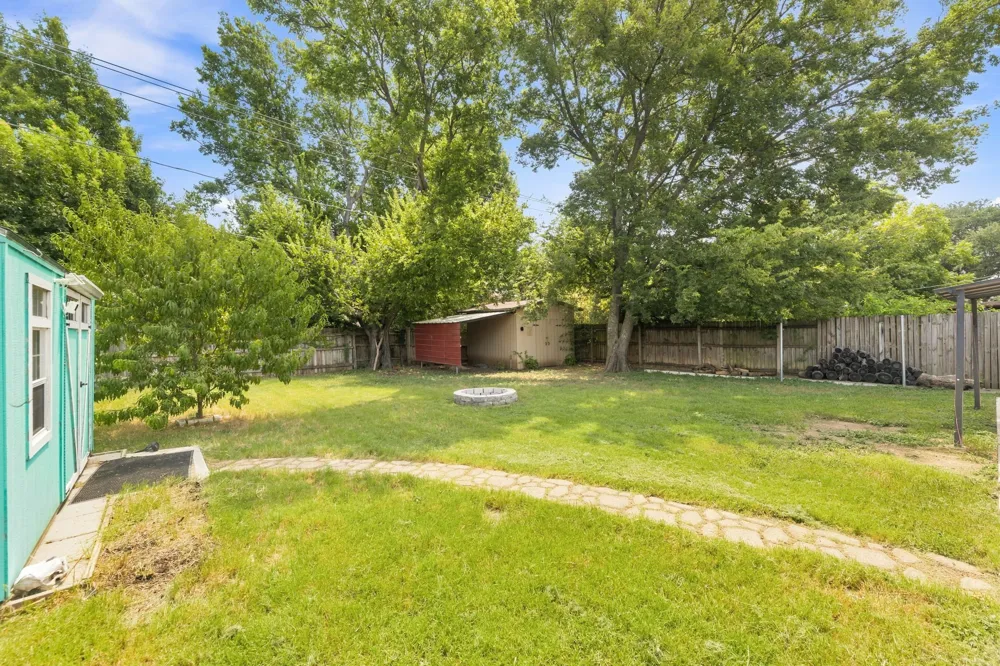 6800 Echo Hill Drive Watauga, TX 76148
