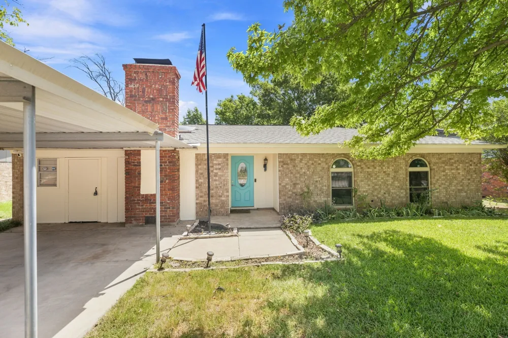 6800 Echo Hill Drive Watauga, TX 76148
