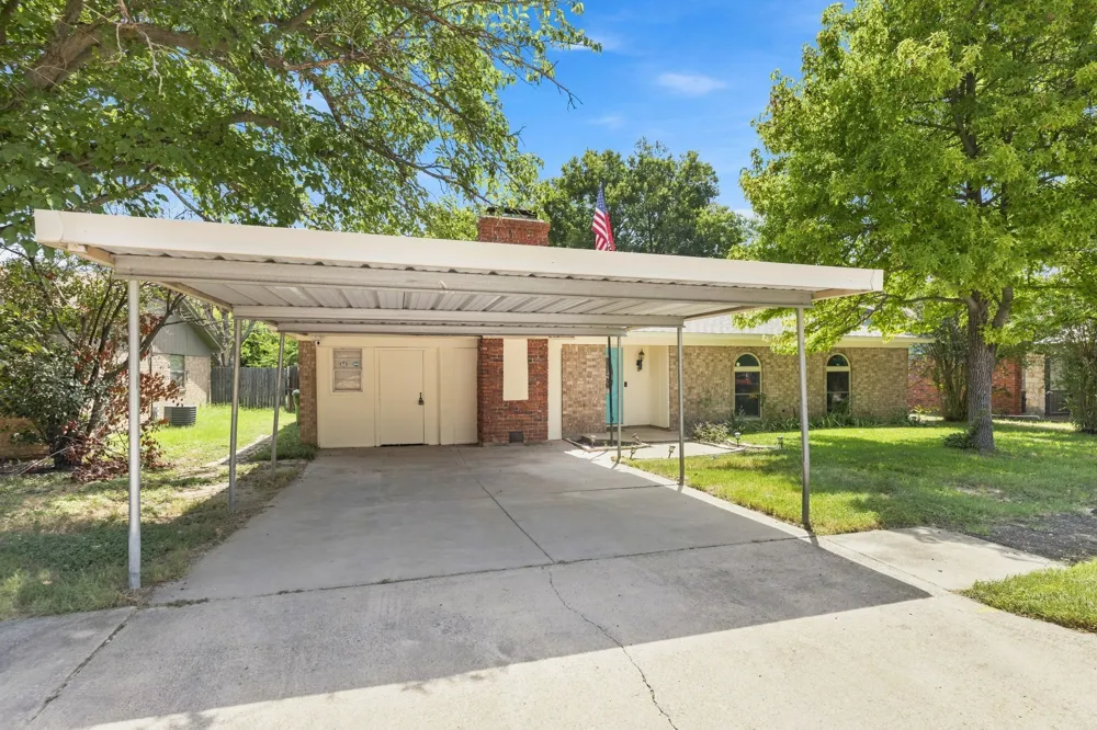 6800 Echo Hill Drive Watauga, TX 76148