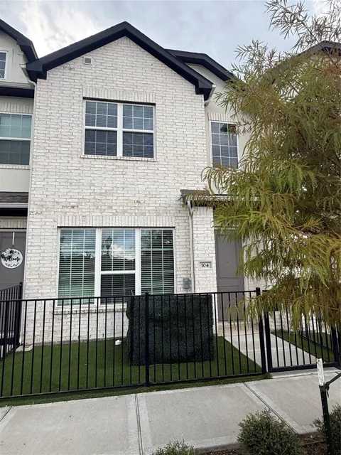 12400 Greens Road #104