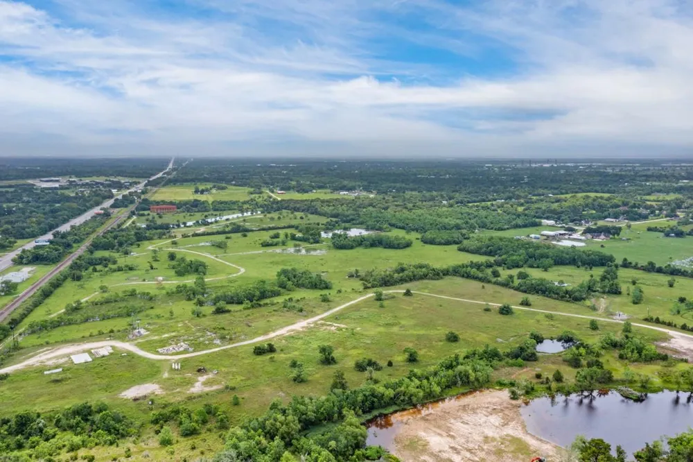 10935 Highway 6 Hitchcock, TX 77510