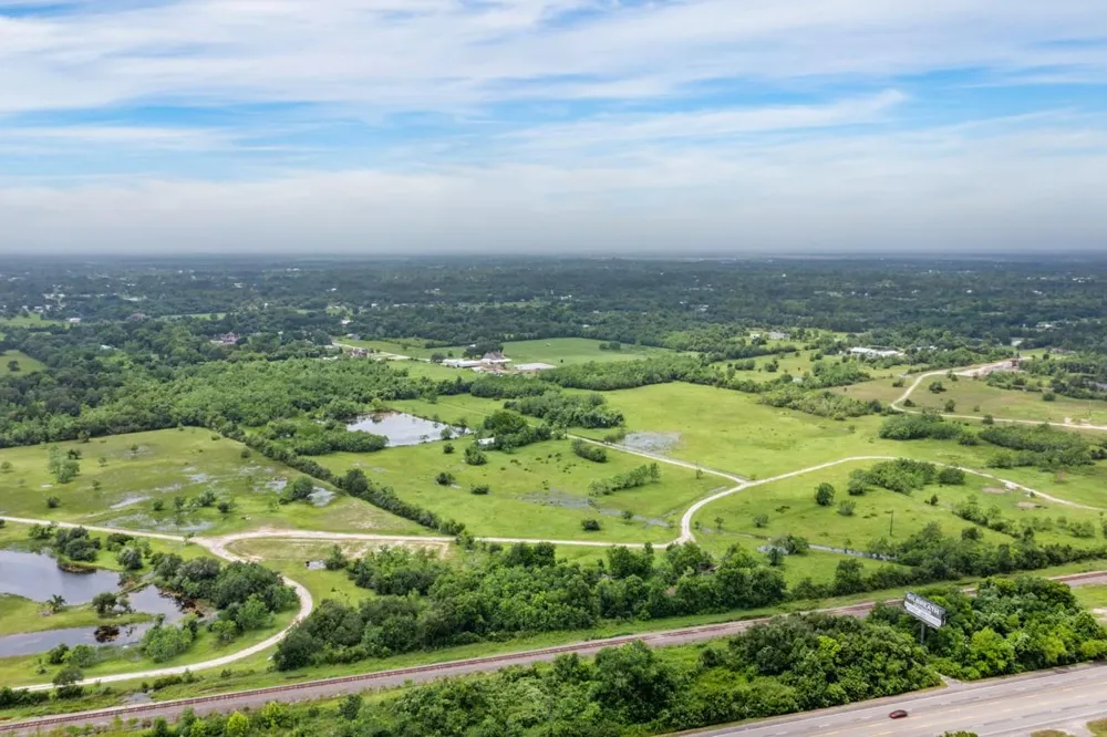 10935 Highway 6 Hitchcock, TX 77510