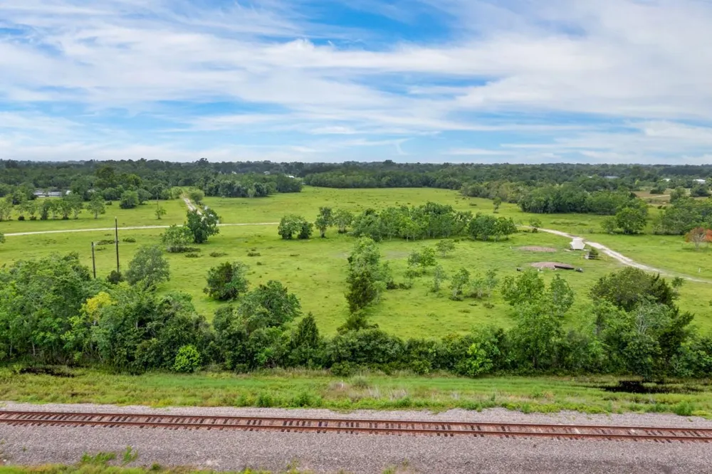 10935 Highway 6 Hitchcock, TX 77510