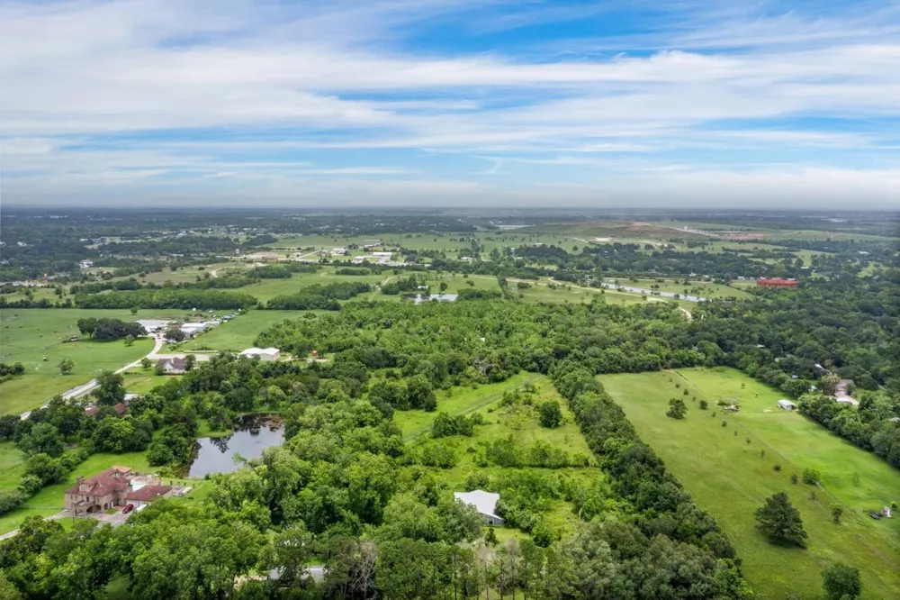 10935 Highway 6 Hitchcock, TX 77510