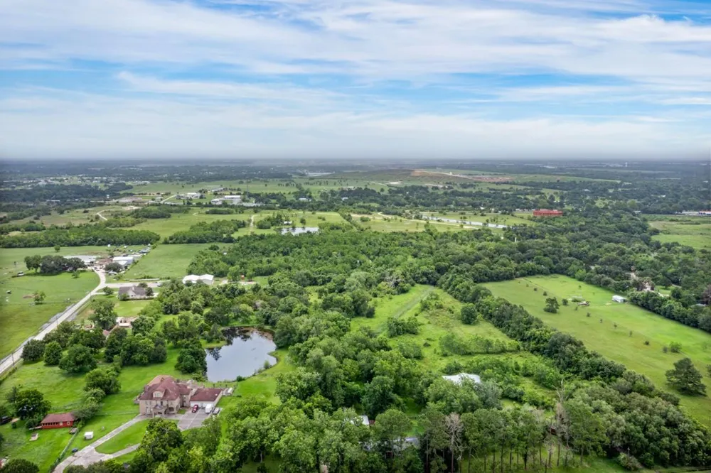 10935 Highway 6 Hitchcock, TX 77510
