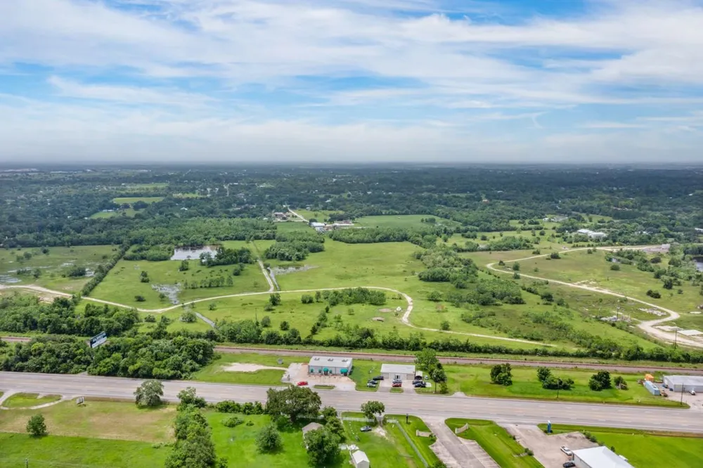 10935 Highway 6 Hitchcock, TX 77510