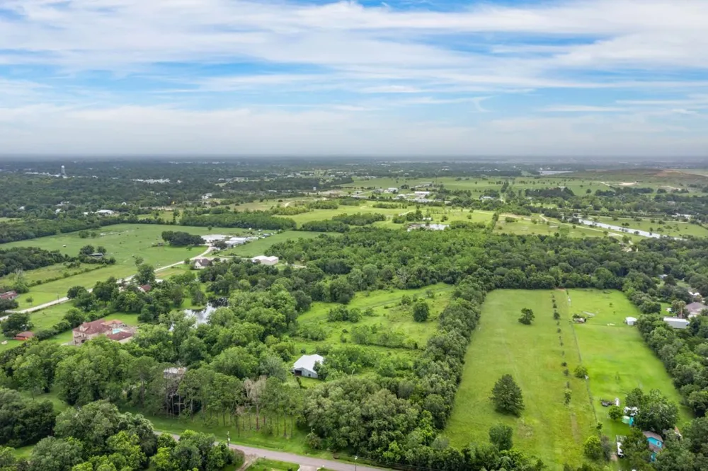 10935 Highway 6 Hitchcock, TX 77510
