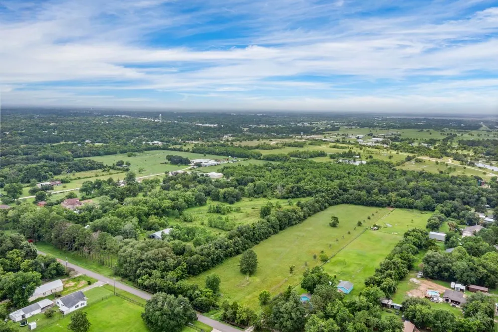 10935 Highway 6 Hitchcock, TX 77510