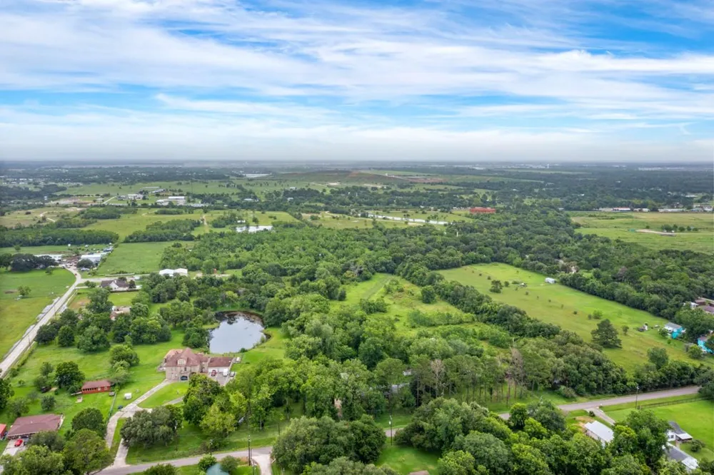 10935 Highway 6 Hitchcock, TX 77510