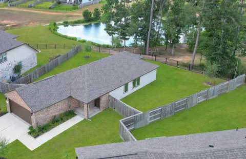7002 Lauren Oak Drive