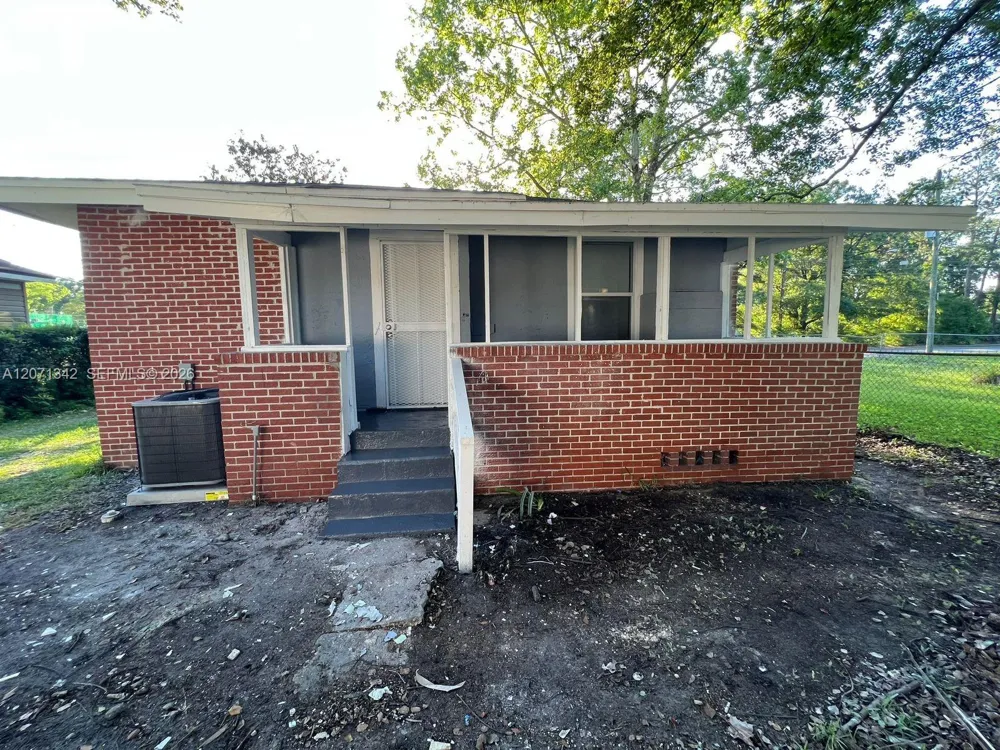 5703 Ave B #1 Jacksonville, FL 32209