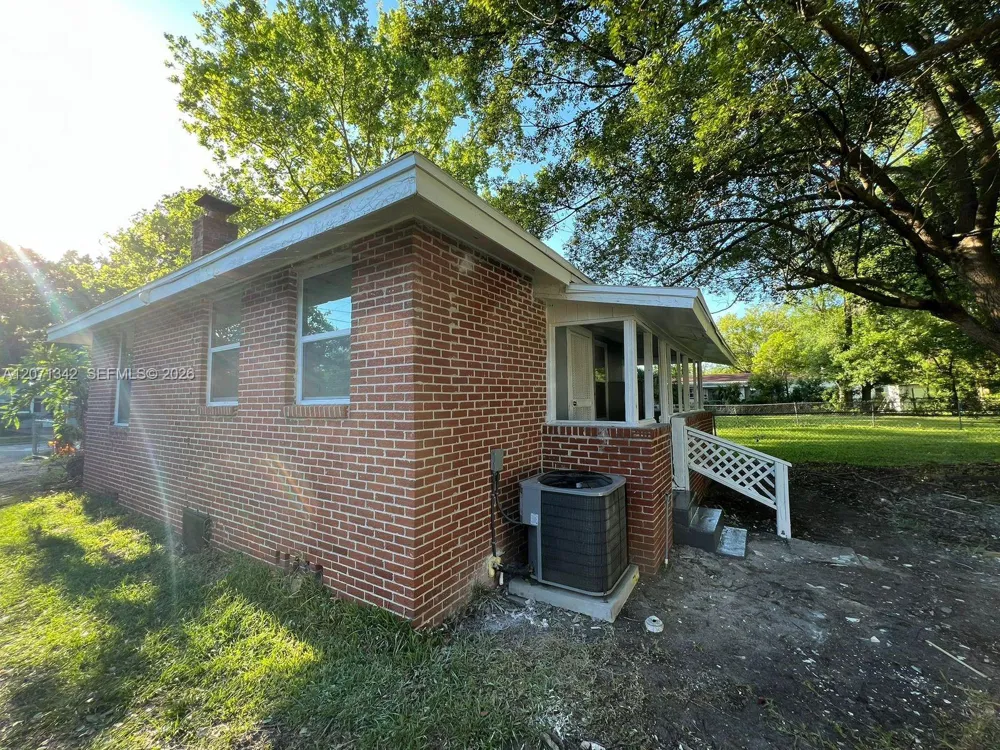 5703 Ave B #1 Jacksonville, FL 32209