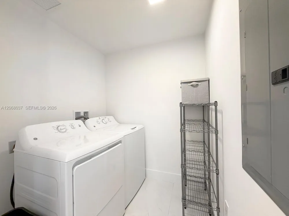 301 Altara Ave #609 Coral Gables, FL 33146