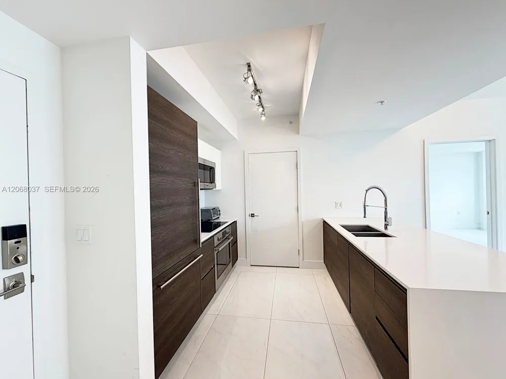 301 Altara Ave #609 Coral Gables, FL 33146