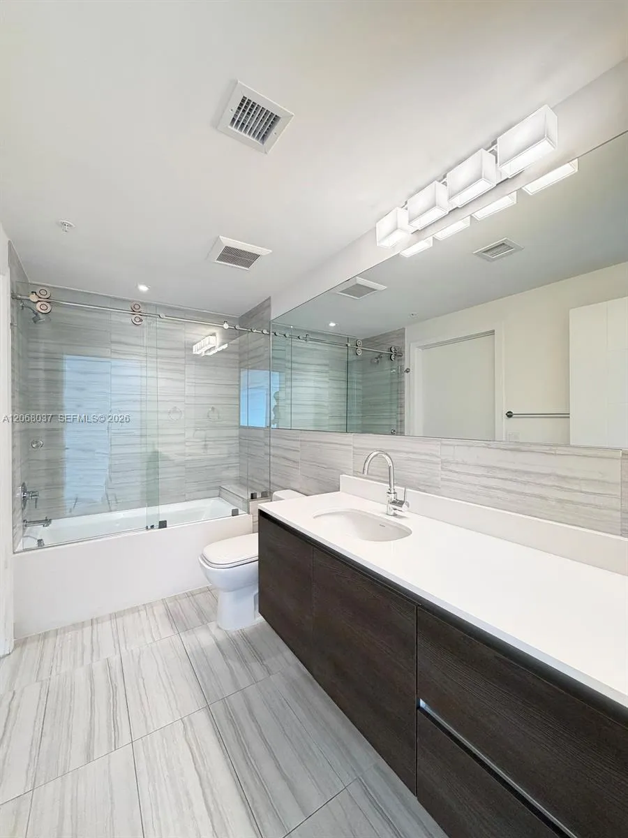 301 Altara Ave #609 Coral Gables, FL 33146