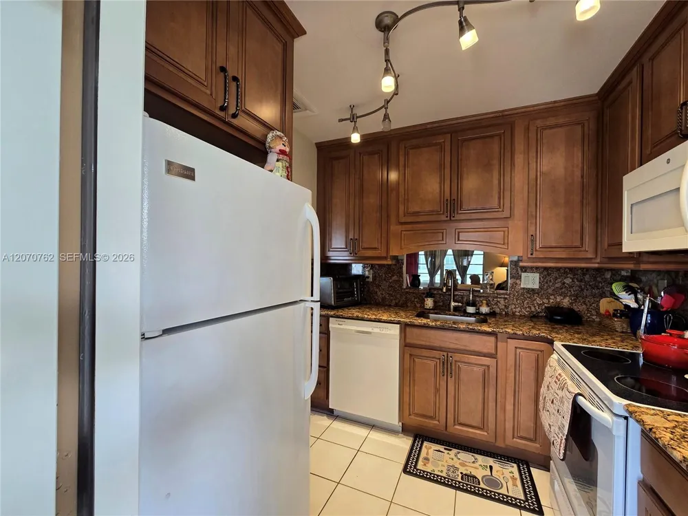 3405 NW 48th Ave #601 Lauderdale Lakes, FL 33319