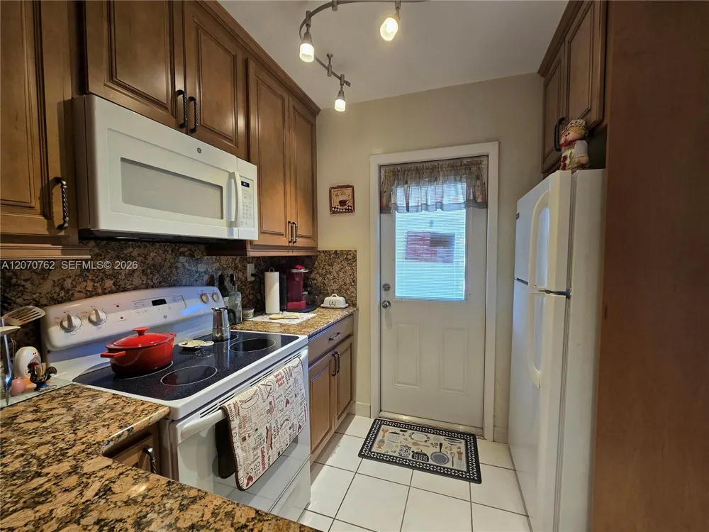 3405 NW 48th Ave #601 Lauderdale Lakes, FL 33319