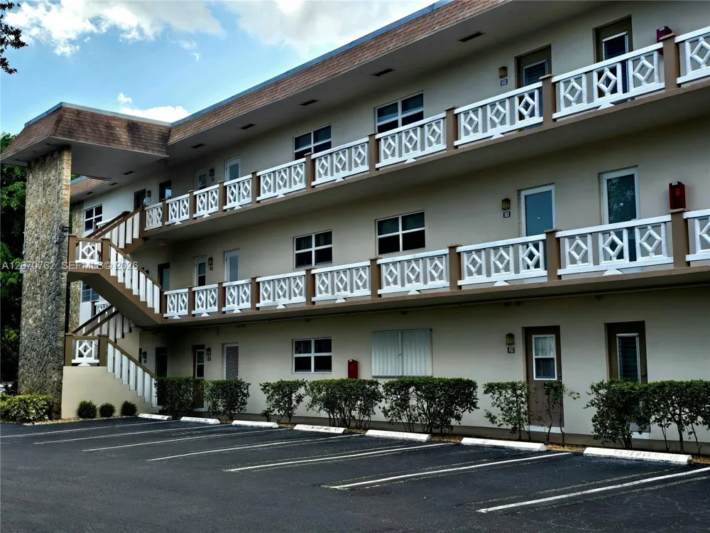 3405 NW 48th Ave #601 Lauderdale Lakes, FL 33319