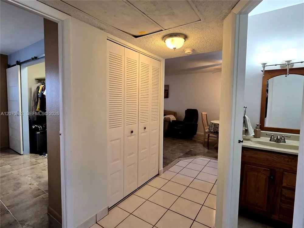 3405 NW 48th Ave #601 Lauderdale Lakes, FL 33319