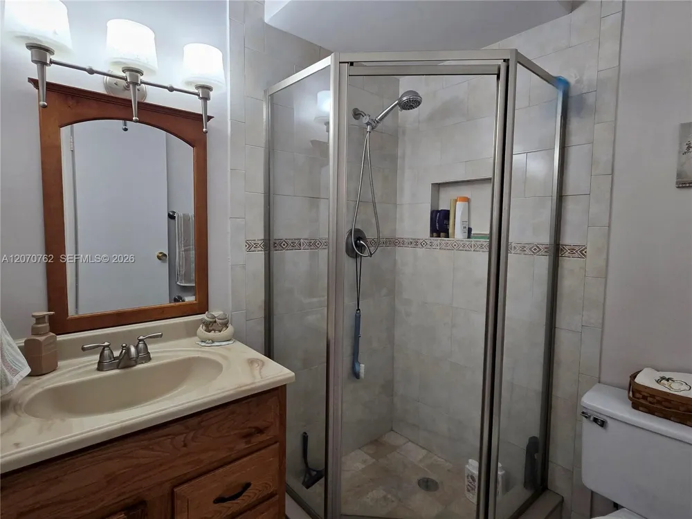 3405 NW 48th Ave #601 Lauderdale Lakes, FL 33319