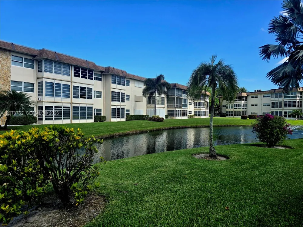3405 NW 48th Ave #601 Lauderdale Lakes, FL 33319