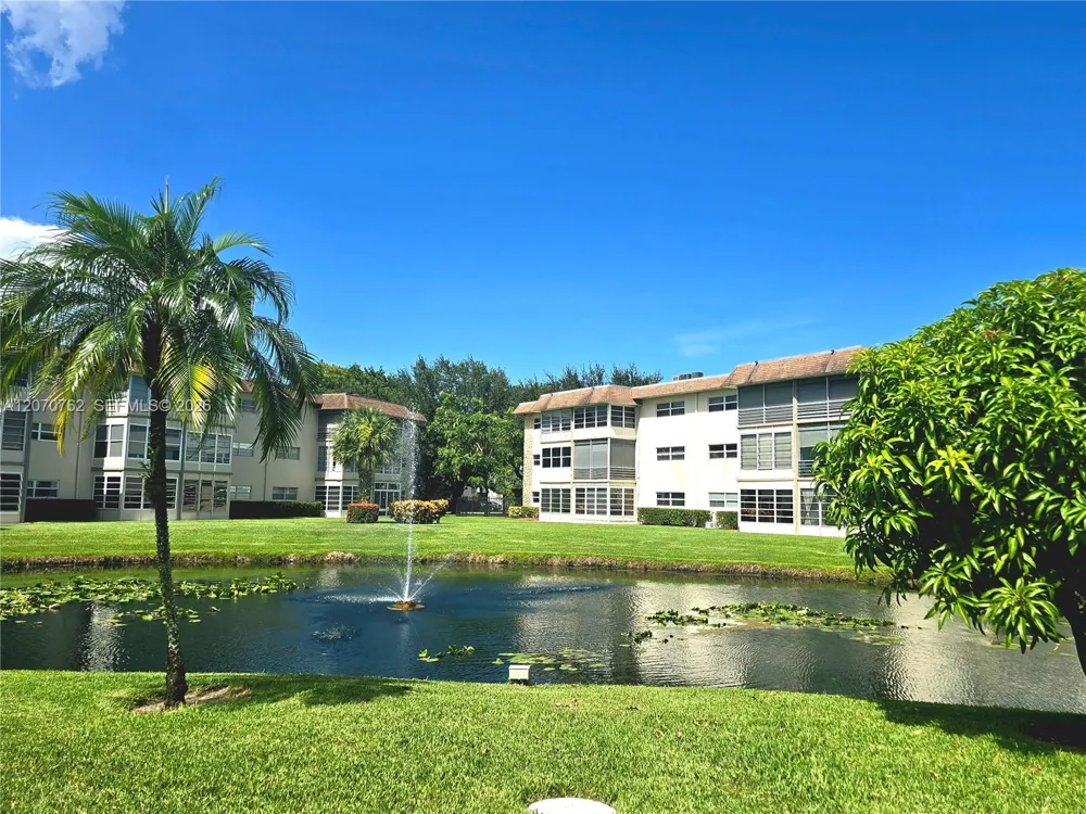 3405 NW 48th Ave #601 Lauderdale Lakes, FL 33319