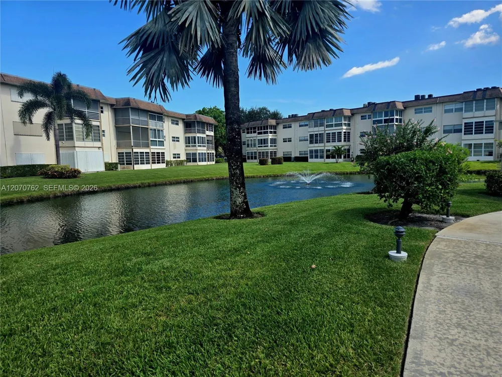 3405 NW 48th Ave #601 Lauderdale Lakes, FL 33319