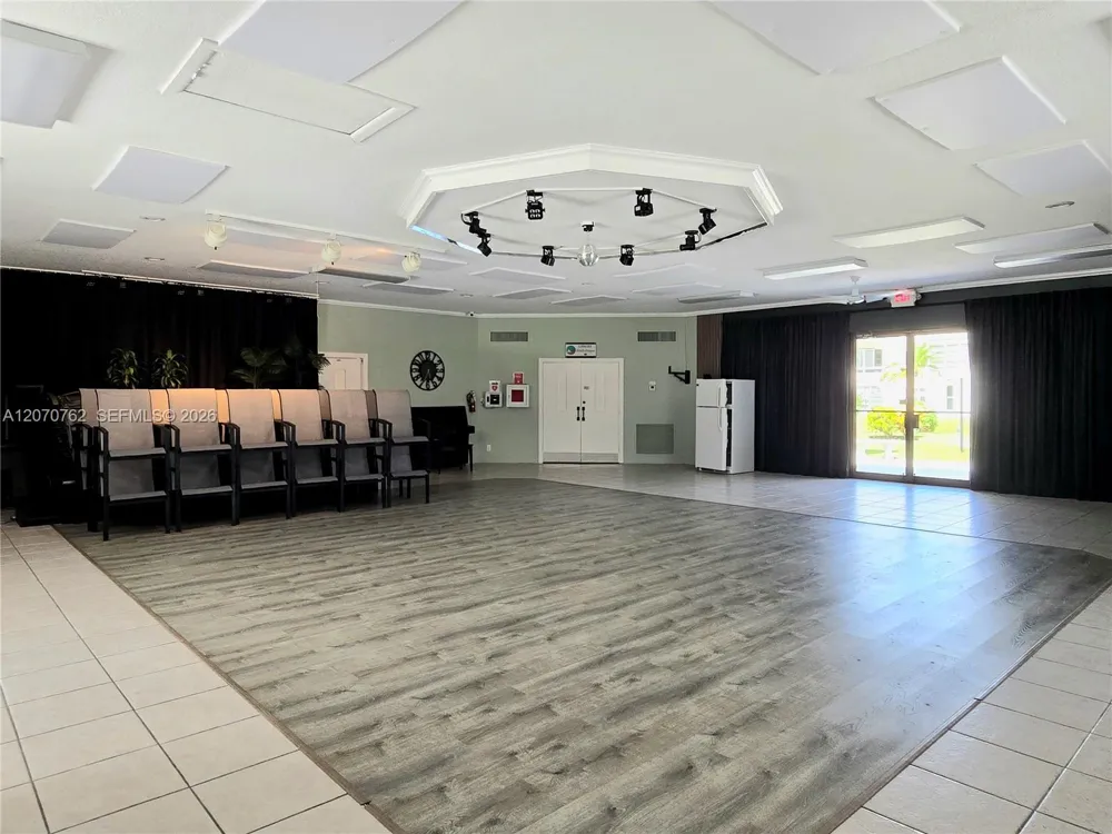 3405 NW 48th Ave #601 Lauderdale Lakes, FL 33319